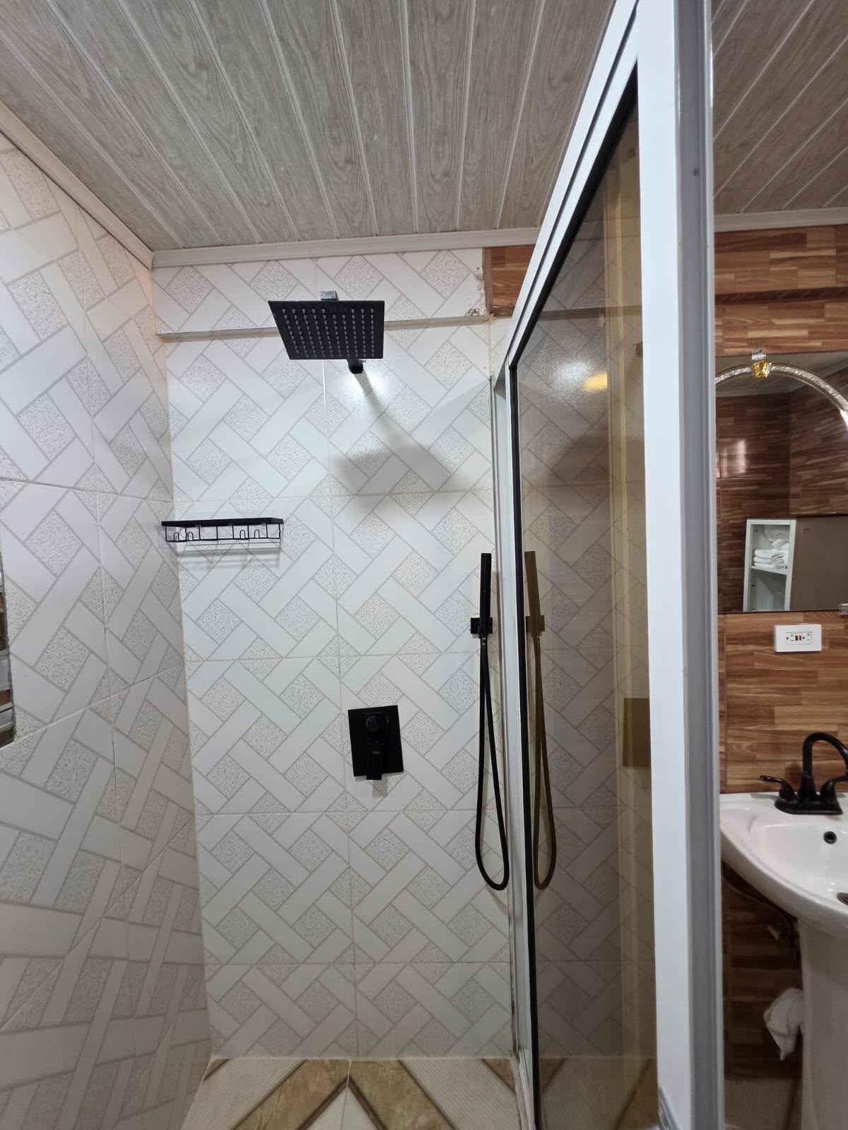 Two-bedroom, two-bathroom apartment photo 1