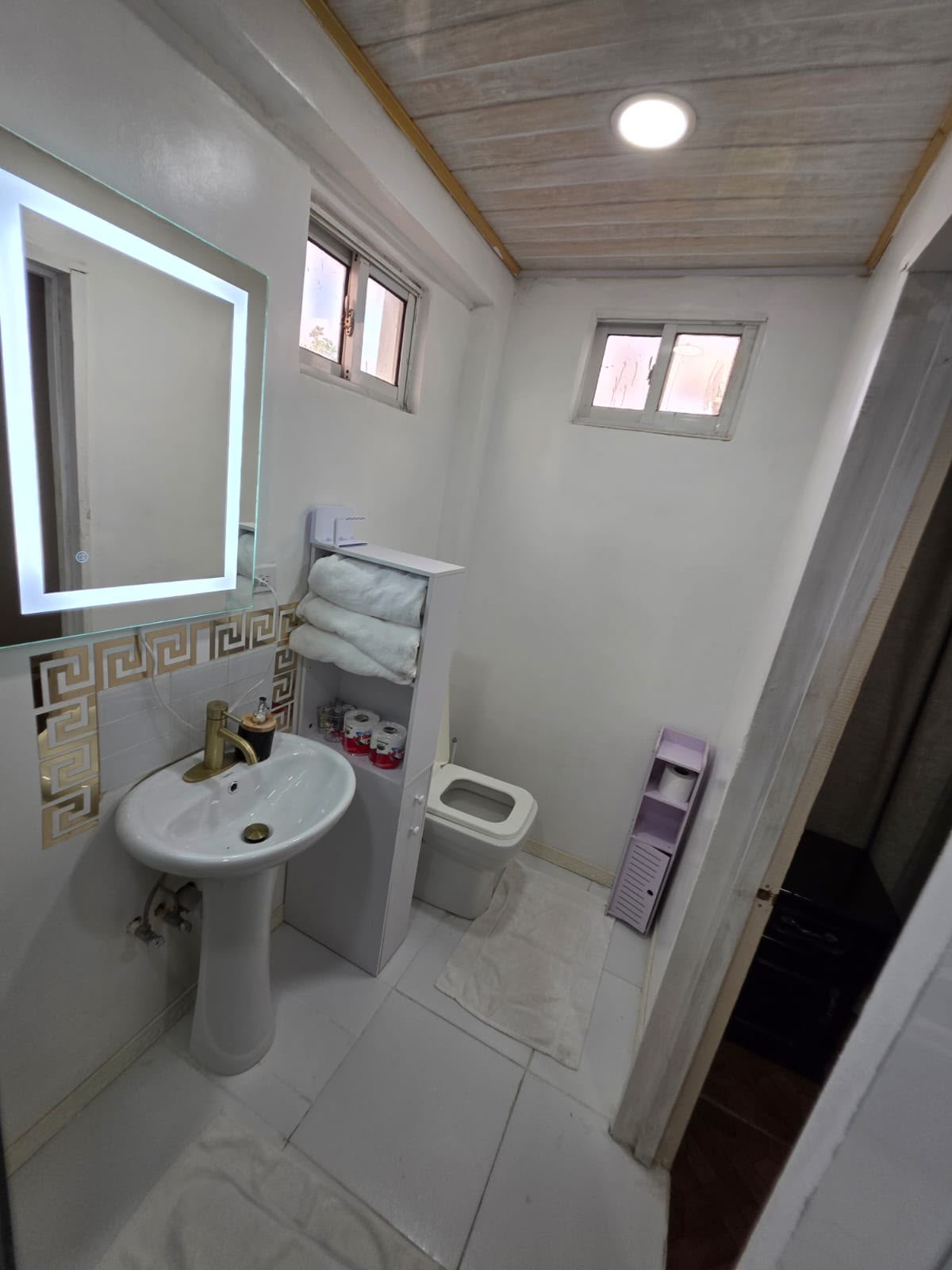 Two-bedroom, two-bathroom apartment photo 5
